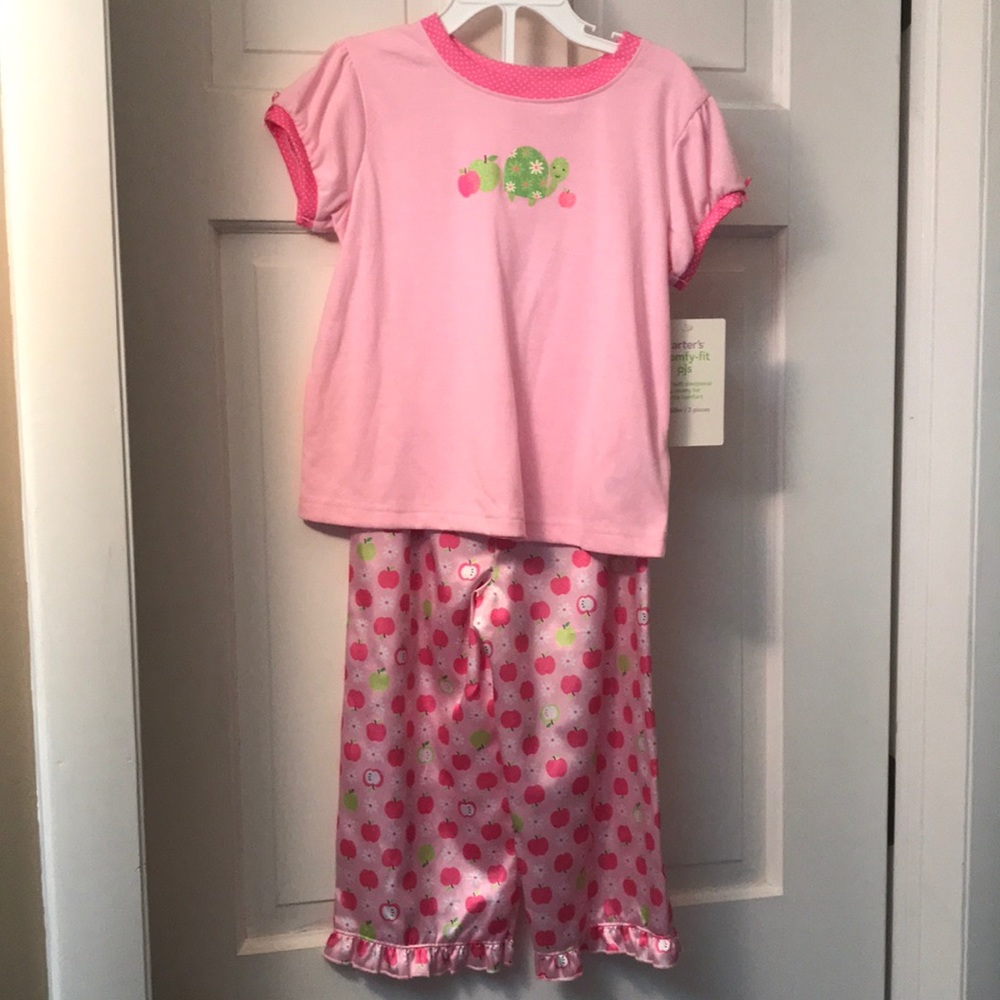 Carter’s 4T pajamas 2 piece set, girls, new